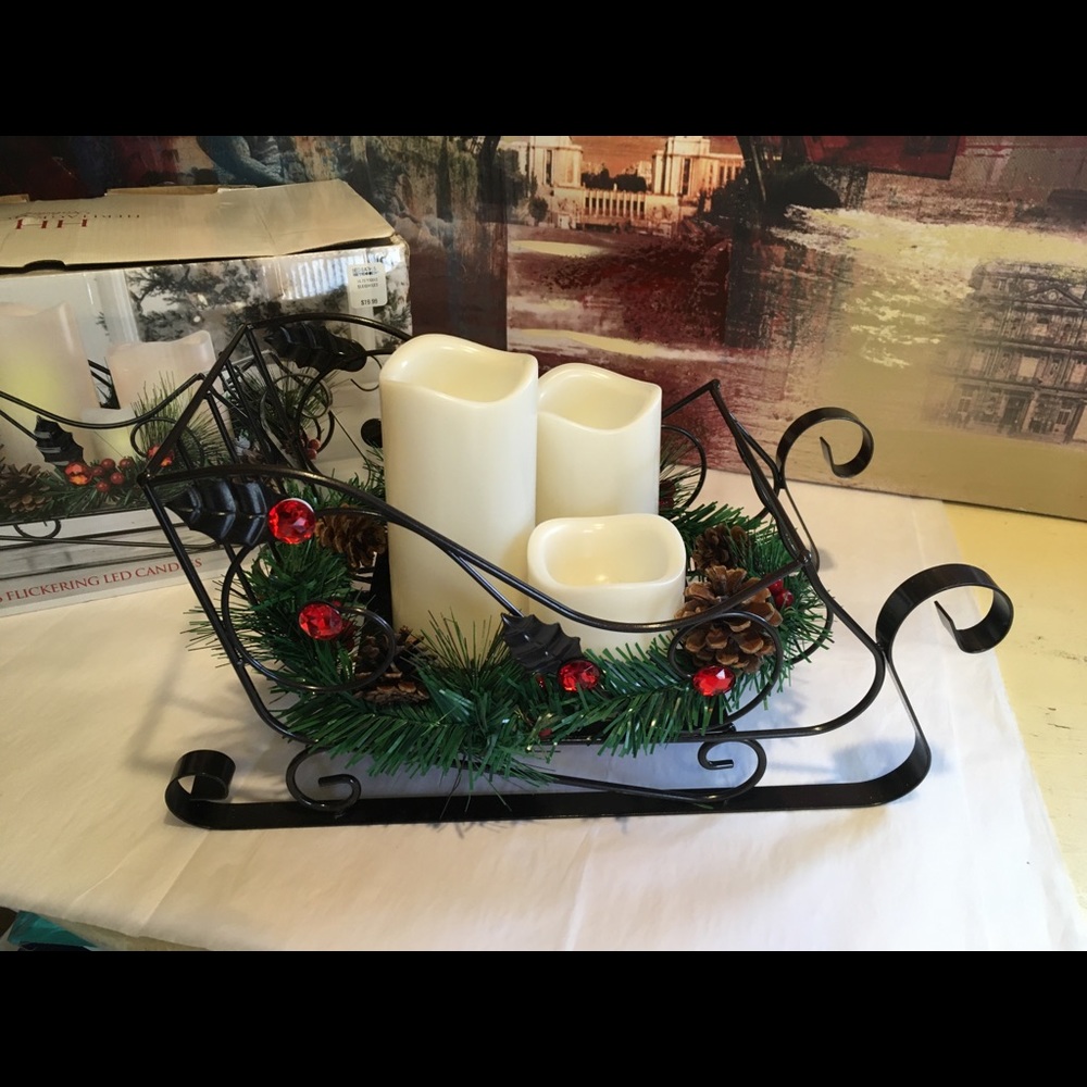 Holiday Sleigh W/3 Flickering Led Candle